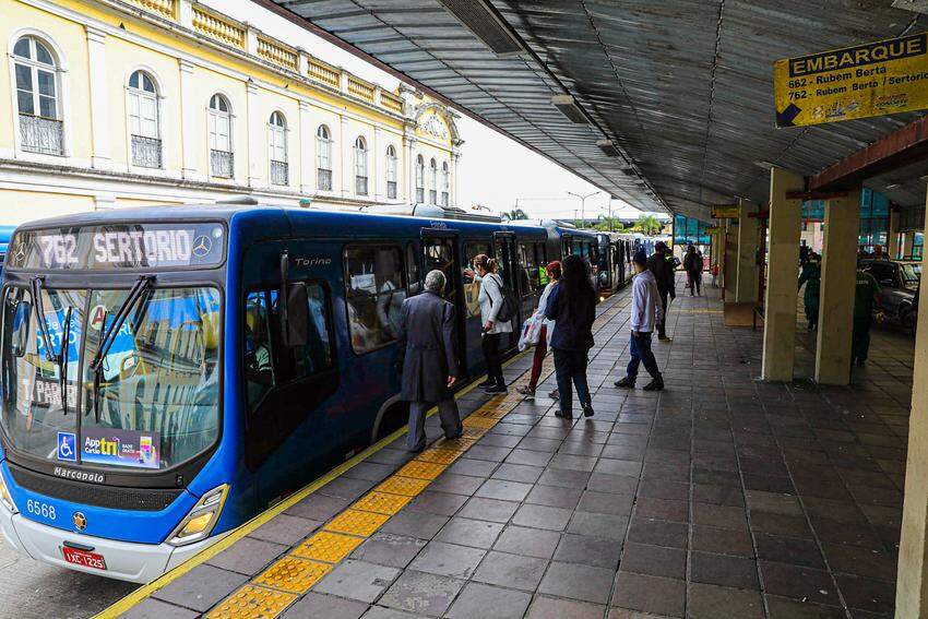 Bom Dia Rio Grande, EPTC aumenta horários de 11 linhas de ônibus em Porto  Alegre