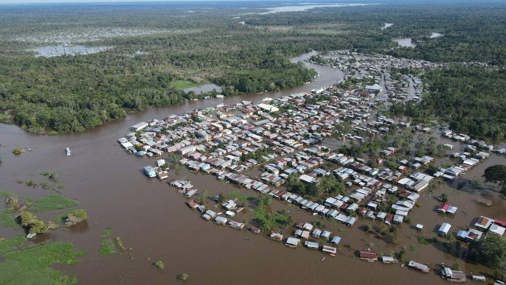 Atualmente município está inundado pela cheia do Rio Solimões. — Foto: Diego Peres/Secom