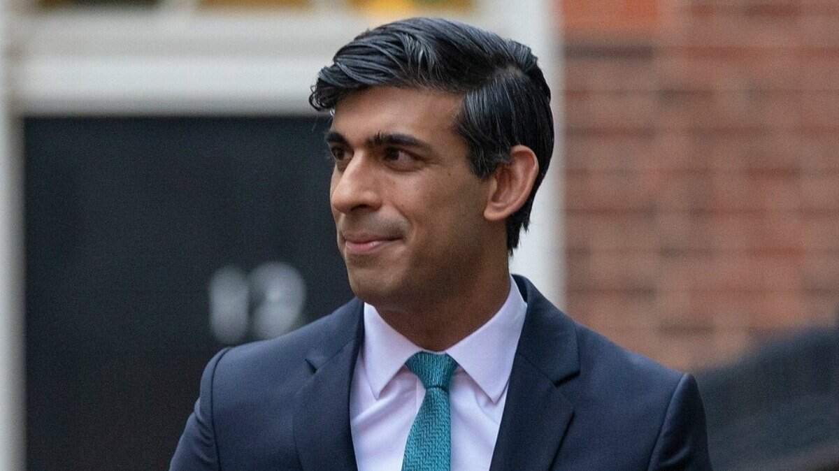 Rishi Sunak, ex-chanceler do Tesouro britânico e candidato a próximo primeiro-ministro, discursa no Centro Rainha Elizabeth II, em Londres, em 12 de julho de 2022