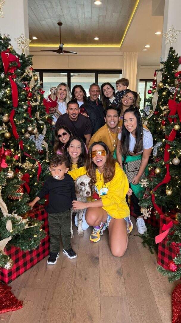 Anitta mostra decoração de mansão onde passará o Natal com família e amigos nos Estados Unidos - TV Pampa Anitta mostra decoração de mansão onde passará o Natal com família e amigos nos Estados Unidos - TV Pampa