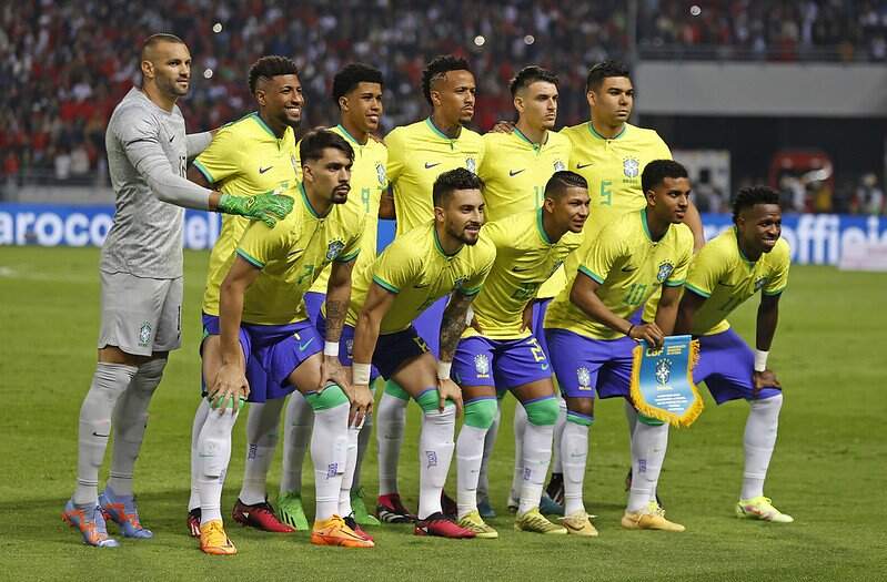 Brasil perde para Argentina e cai pra sexto na classificação das