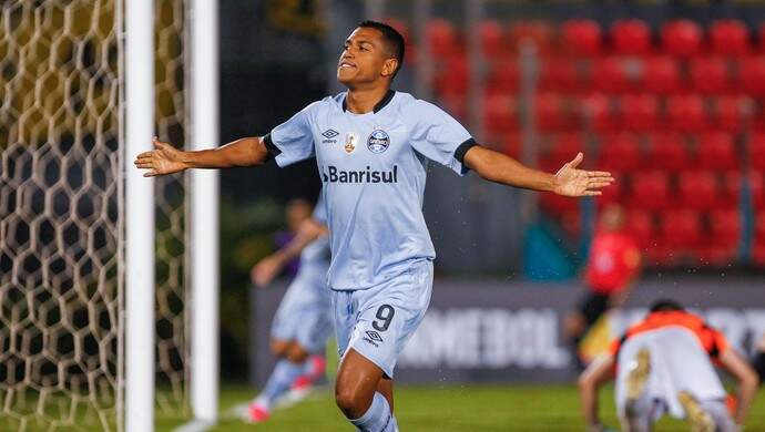 Pedro Rocha marca contra o Guaraní (Foto: Lucas Uebel / Grêmio, DVG)