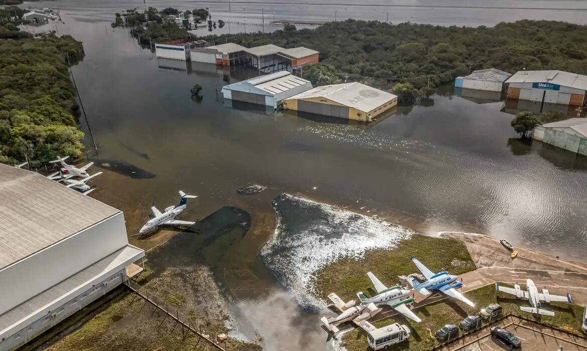 Após vistoria de ministros, reabertura do Aeroporto Salgado Filho seguirá em 21 de outubro 1 Aeroporto Salgado Filho 1 1 1
