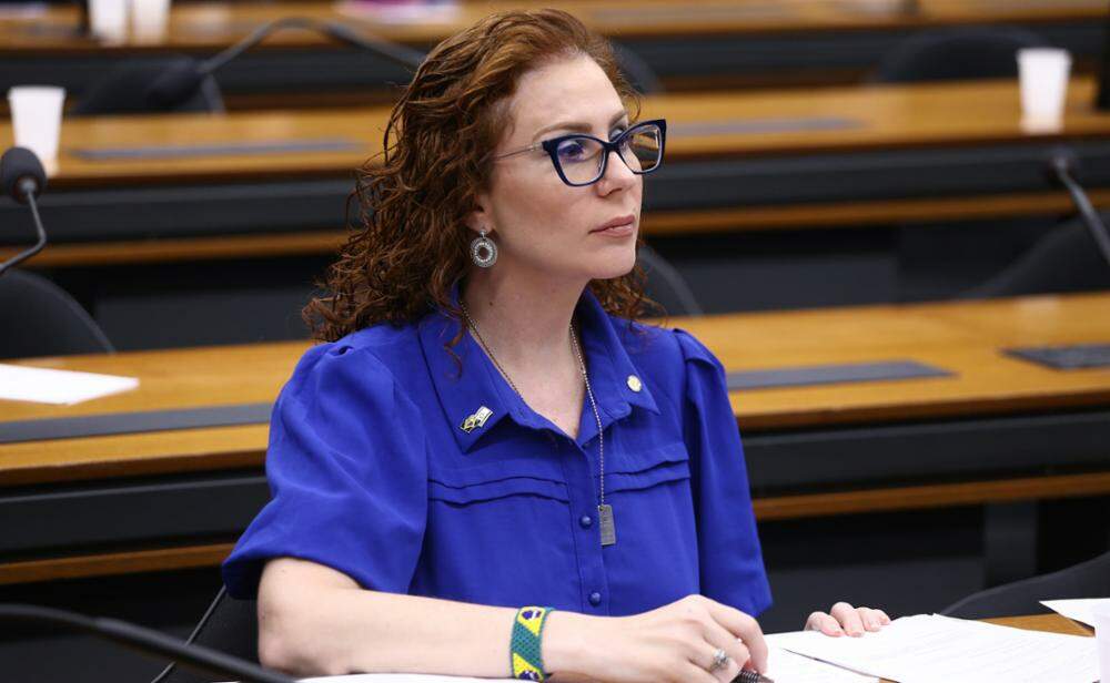 Por que o destino do mandato de Carla Zambelli tende a acirrar a queda de braço entre Supremo e