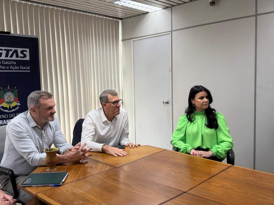 Integrantes do lançamento da plataforma de empregos.