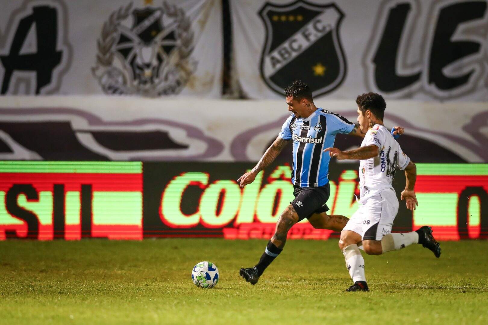 O Grêmio empatou com time pequeno hoje?