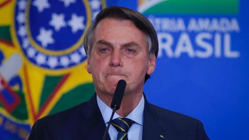 Bolsonaro chora ao ver vídeo com depoimentos de filhos - TV Pampa